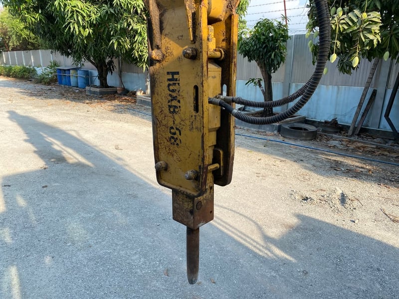 รถแบคโฮ KOMATSU PC60-7 ขนาด 6ตัน มีหัวกระแทกและบุ้งกี๋ ติดต่อ Line: jiraroj2909 รถแบคโฮ KOMATSU PC60-7 ขนาด 6ตัน มีหัวกระแทกและบุ้งกี๋ ติดต่อ Line: jiraroj2909