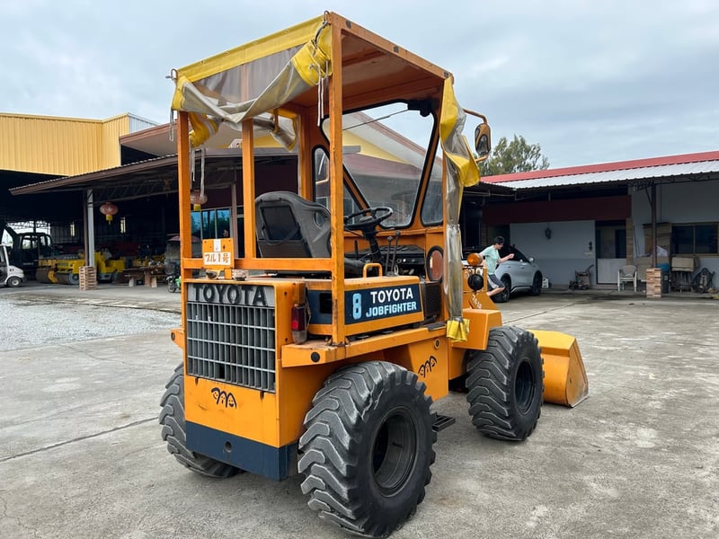 รถตักล้อยาง TOYOTA SDT8 บุ้งกี๋ 0.4 คิว  รถเก่านอกนำเข้า ติดต่อ Line jiraroj2909