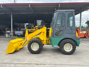 รถตักล้อยาง YANMAR V3-2 บุ้งกี๋ 0.4 คิว  รถเก่านอกนำเข้า ติดต่อ Line jiraroj2909