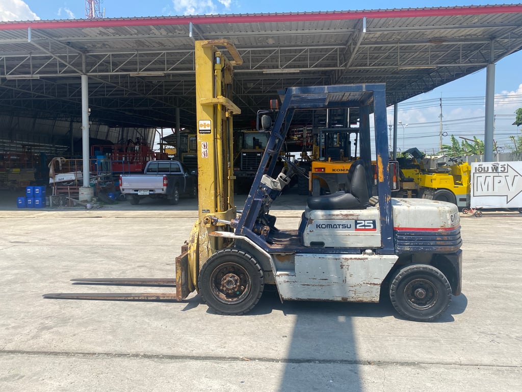 รถฟอร์คลิฟท์ KOMATSU FD25-11 ยก 2.5 ตัน ยกสูง 4 เมตร งาหมุน ติดต่อ Line jiraroj2909 รถฟอร์คลิฟท์ KOMATSU FD25-11 ยก 2.5 ตัน ยกสูง 4 เมตร งาหมุน ติดต่อ Line jiraroj2909
