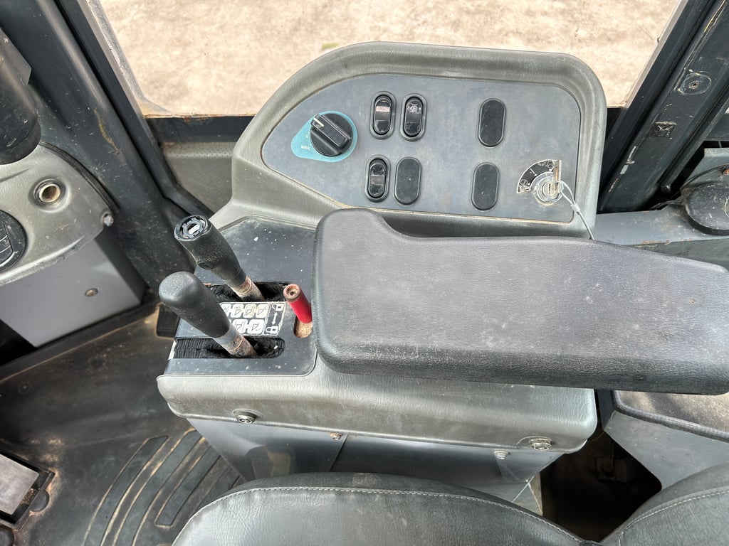 รถตักล้อยาง KOMATSU  WA380-6 บุ้งกี๋ 3.3 คิว  รถเก่านอกนำเข้า ติดต่อ Line jiraroj2909