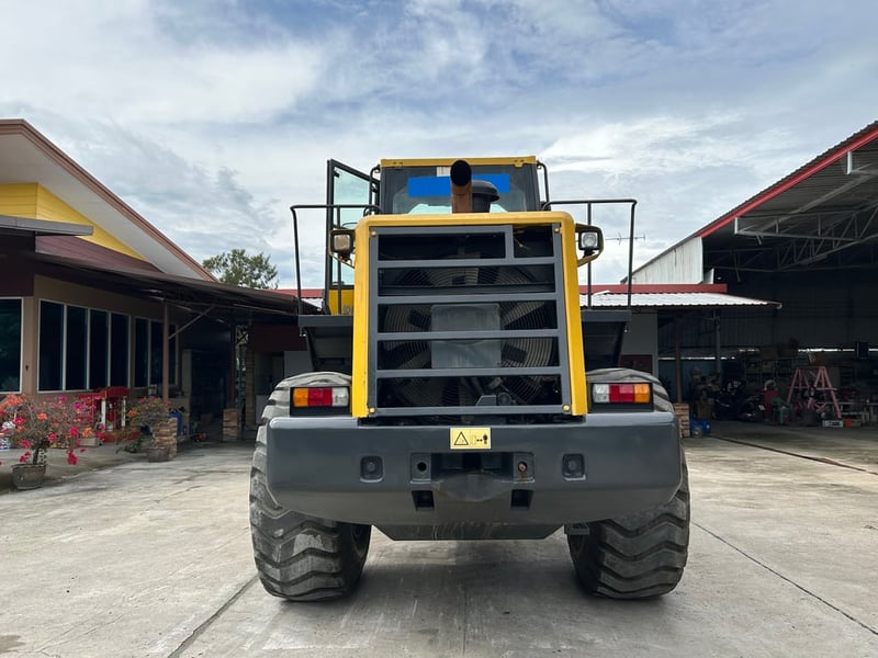 รถตักล้อยาง KOMATSU  WA380-6 บุ้งกี๋ 3.3 คิว  รถเก่านอกนำเข้า ติดต่อ Line jiraroj2909