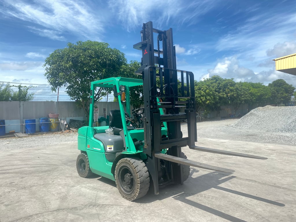 รถฟอร์คลิฟท์ MITSUBISHI FD30NT ยก 3ตัน เสาสูง 4เมตร งาสไลด์ ติดต่อ Line jiraroj2909
