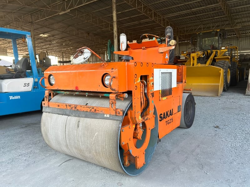 รถบดล้อหน้าเหล็กล้อหลังยาง SAKAI TG25 ขนาด 2.5 ตัน รถเก่านอกนำเข้า ติดต่อ Line jiraroj2909 รถบดล้อหน้าเหล็กล้อหลังยาง SAKAI TG25 ขนาด 2.5 ตัน รถเก่านอกนำเข้า ติดต่อ Line jiraroj2909