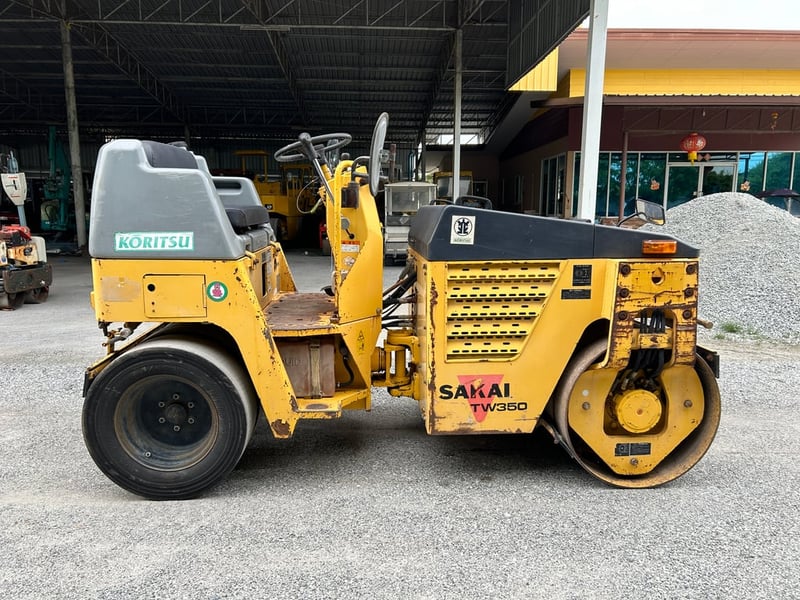 รถบด SAKAI TW350-1 ขนาด 2.5ตัน รถเก่านอกนำเข้า  ติดต่อ   Line  jiraroj2909