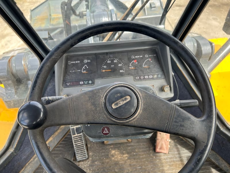 รถตักล้อยาง KOMATSU  WA380-3 บุ้งกี๋ 3 คิว ยกสูง 3.9 ม. รถเก่านอกนำเข้า ติดต่อ Line jiraroj2909