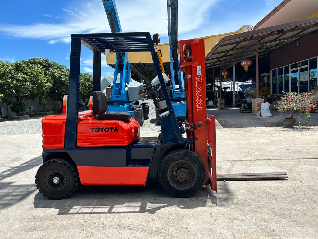 รถฟอร์คลิฟท์ TOYOTA 5FD25 ยก 2.5 ตัน ยกสูง 3เมตร รถเก่านอกนำเข้า ติดต่อ Line jiraroj2909 รถฟอร์คลิฟท์ TOYOTA 5FD25 ยก 2.5 ตัน ยกสูง 3เมตร รถเก่านอกนำเข้า ติดต่อ Line jiraroj2909