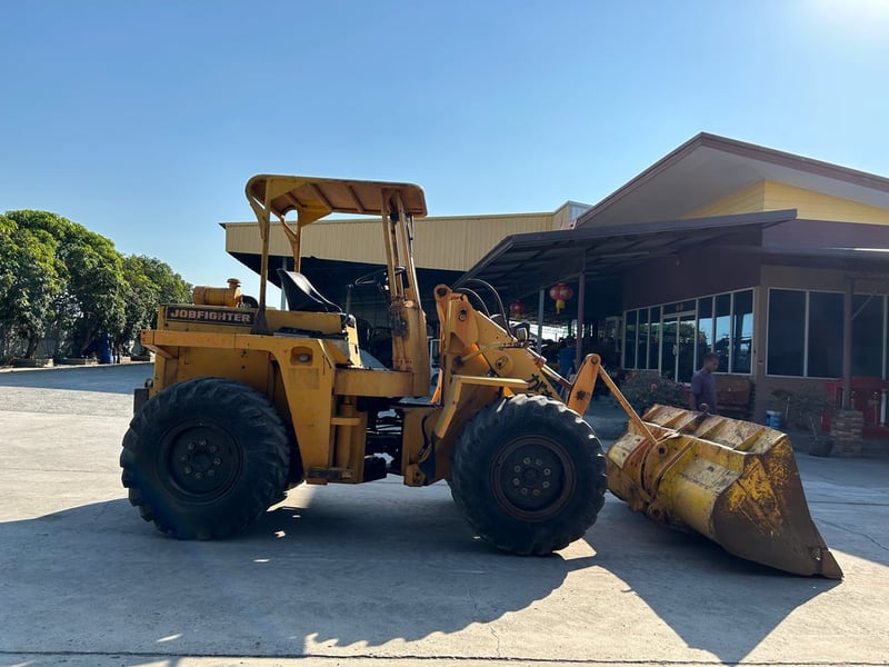 รถตักล้อยาง TOYOTA SDT15 บุ้งกี๋ 1.3 คิว  รถเก่านอกนำเข้า ติดต่อ Line jiraroj2909