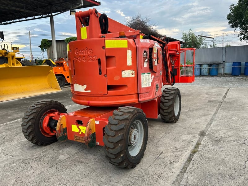 รถกระเช้า GENIE  Z34 -22IC ความสูง 10.4 เมตร  รถเก่านอกนำเข้า  ติดต่อ Line jiraroj2909