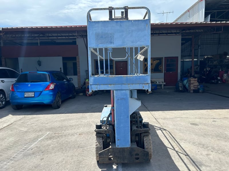 รถกระเช้ากรรไกร เสาเดี่ยวไฟฟ้า S-MAC  KKH60-2  ความสูง 5.95 เมตร  เก่านอกนำเข้า  ติดต่อ Line jiraroj2909