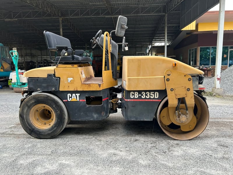 รถบดล้อหน้าเหล็กล้อหลังยาง CAT CB-335D ขนาด 4 ตัน รถเก่านอกนำเข้า  ติดต่อ   Line  jiraroj2909