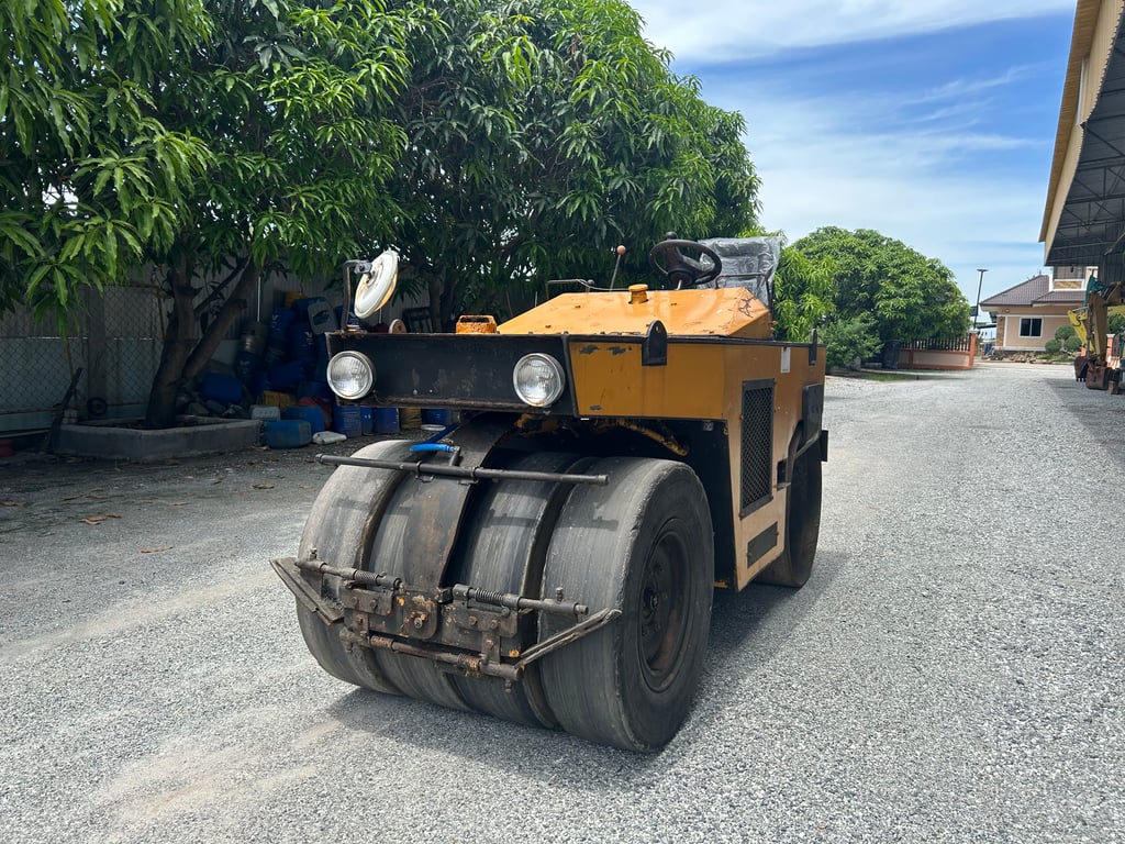 รถบด BOMAG BW102AC ขนาด 2.5 ตัน รถเก่านอกนำเข้า ติดต่อ Line jiraroj2909 รถบด BOMAG BW102AC ขนาด 2.5 ตัน รถเก่านอกนำเข้า ติดต่อ Line jiraroj2909