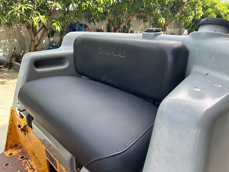 รถบดล้อหน้าเหล็กล้อหลังยาง SAKAI TW500W-1 หนัก 4 ตัน ติดต่อ Line jiraroj2909