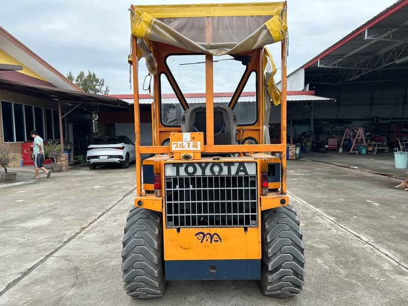 รถตักล้อยาง TOYOTA SDT8 บุ้งกี๋ 0.4 คิว  รถเก่านอกนำเข้า ติดต่อ Line jiraroj2909