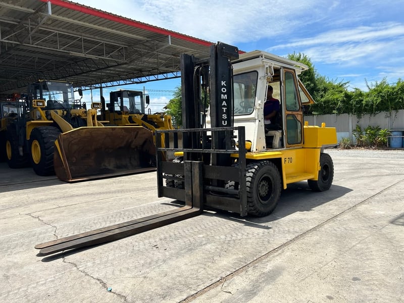 รถฟอร์คลิฟท์ KOMATSU DF70 ขนาด 7 ตัน ยกสูง 3 เมตร งาสไลด์ ติดต่อ Line jiraroj2909