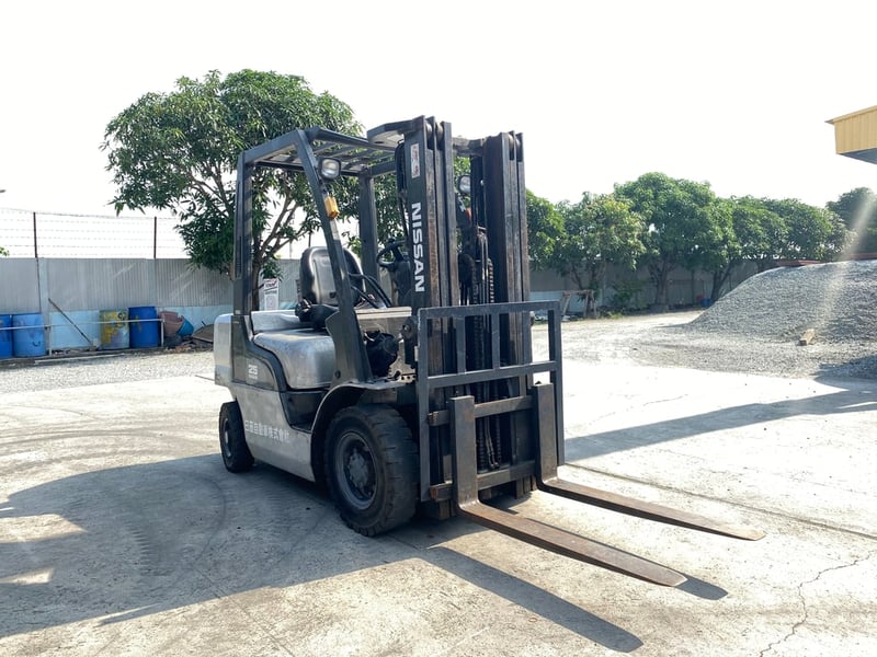 รถฟอร์คลิฟท์ NISSAN  YG1F2A250 ยก 2.5ตัน ยกสูง 4.3เมตร   ติดต่อ Line jiraroj2909