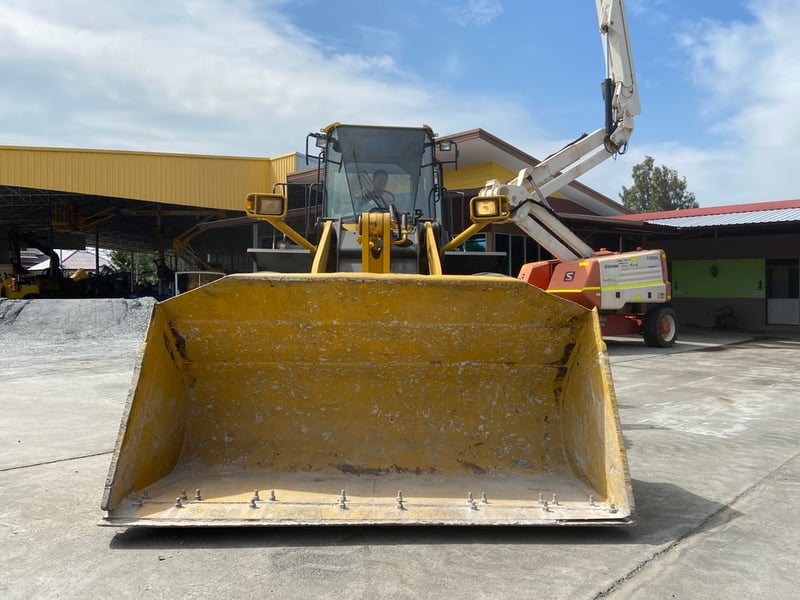 รถตักล้อยาง KOMATSU WA380-6 บุ้งกี๋ 3.4 คิว รถเก่านอกนำเข้า ติดต่อ Line jiraroj2909 รถตักล้อยาง KOMATSU WA380-6 บุ้งกี๋ 3.4 คิว รถเก่านอกนำเข้า ติดต่อ Line jiraroj2909