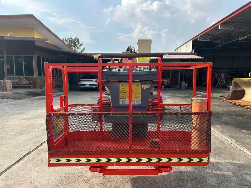 ขายรถกระเช้าบูม JLG  450AJ ความสูง 13.7 เมตร รถเก่านอก ติดต่อ Line jiraroj2909