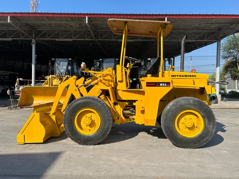 รถตักล้อยาง MITSUBISHI WS3 บุ้งกี๋ 0.5 คิว  รถเก่านอกนำเข้า ติดต่อ Line jiraroj2909