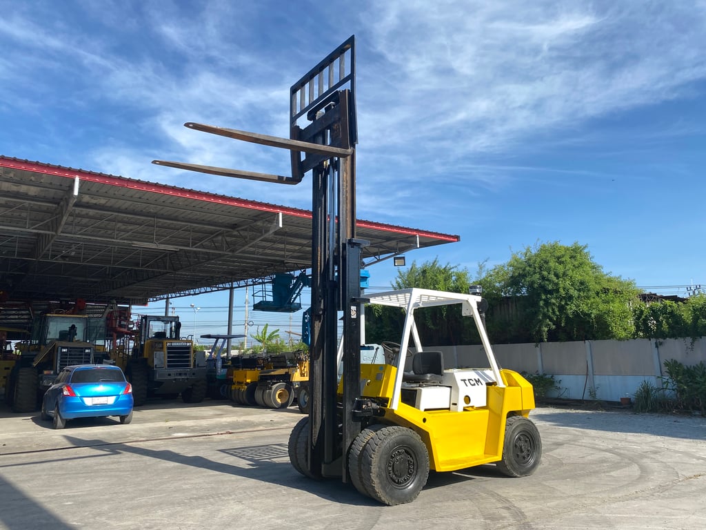 รถฟอร์คลิฟท์ TCM   FD60Z4 ยก 6ตัน เสาสูง 4ม. เกียร์ธรรมดา ติดต่อ Line jiraroj2909