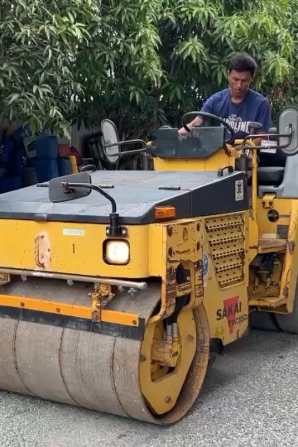 รถบด SAKAI TW350-1 ขนาด 2.5ตัน รถเก่านอกนำเข้า  ติดต่อ   Line  jiraroj2909