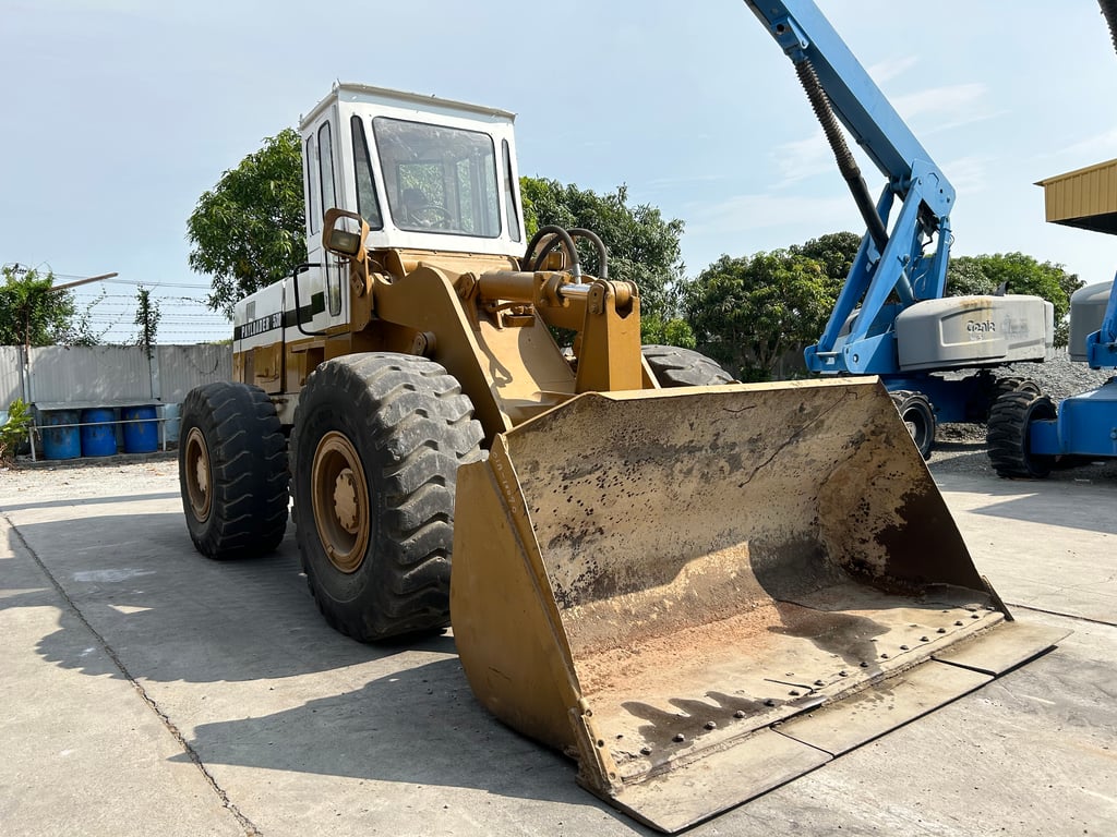 รถตักล้อยาง KOMATSU  530 เทียบเท่า WA300 บุ้งกี๋ 2.3 คิว ยกสูง 3.6 ม. รถเก่านอกนำเข้า ติดต่อ Line jiraroj2909