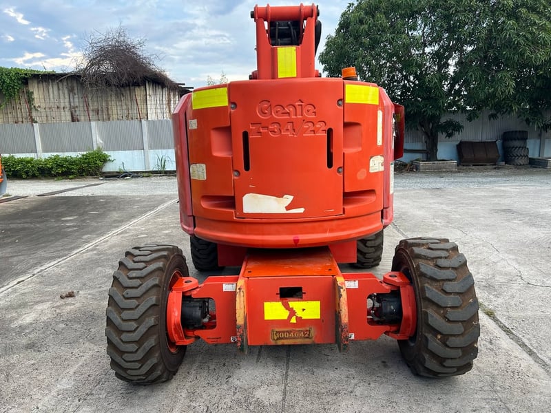 รถกระเช้า GENIE  Z34 -22IC ความสูง 10.4 เมตร  รถเก่านอกนำเข้า  ติดต่อ Line jiraroj2909