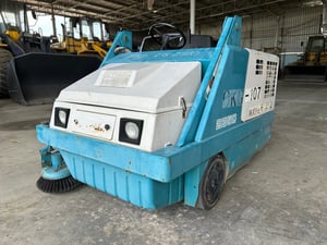 รถกวาดถนนดูดฝุ่น TENNANT 235D เก่านอก ติดต่อ Line  jiraroj2909