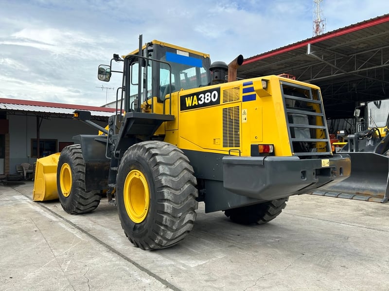 รถตักล้อยาง KOMATSU  WA380-6 บุ้งกี๋ 3.3 คิว  รถเก่านอกนำเข้า ติดต่อ Line jiraroj2909