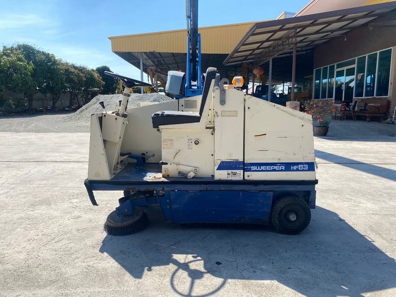 รถกวาดถนนดูดฝุ่น HOWA  HF63  รถเก่านอกนำเข้า ติดต่อ Line jiraroj2909