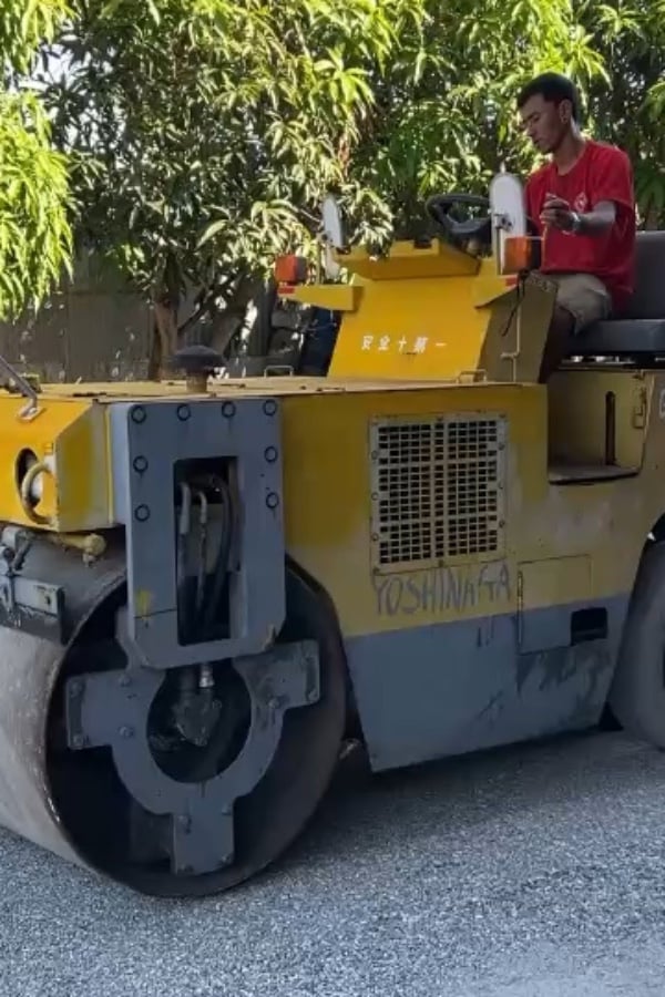 รถบดล้อหน้าเหลักล้อหลังยาง SAKAI  TG25 ขนาด 2.5 ตัน รถเก่านอกนำเข้า  ติดต่อ   Line  jiraroj2909