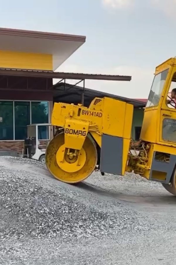 รถบดล้อเหล็ก BOMAG  BW141AD ขนาด 7 ตัน   รถเก่านอกนำเข้า ติดต่อ  Line jiraroj2909