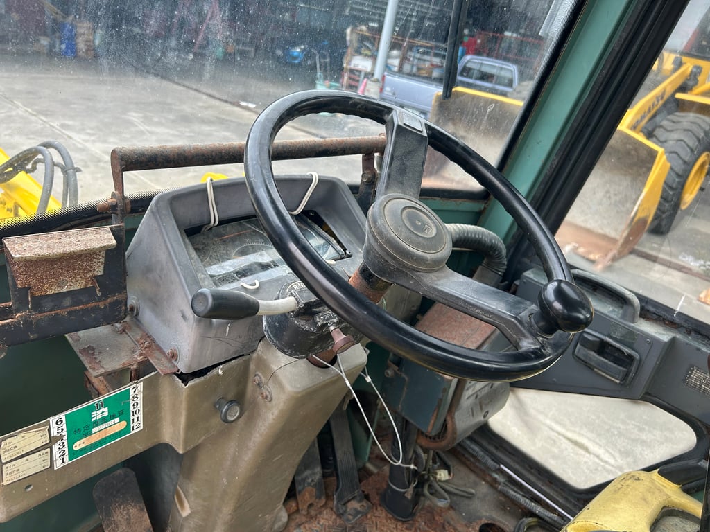 รถตักล้อยาง YANMAR V3-2 บุ้งกี๋ 0.4 คิว  รถเก่านอกนำเข้า ติดต่อ Line jiraroj2909