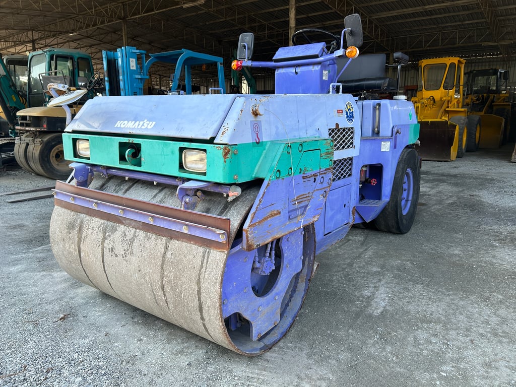 รถบด KOMASTU JV40CW-3 ล้อหน้าเหล็ก ล้อหลังยาง ขนาด 4ตัน ติดต่อ Line jiraroj2909 รถบด KOMASTU JV40CW-3 ล้อหน้าเหล็ก ล้อหลังยาง ขนาด 4ตัน ติดต่อ Line jiraroj2909