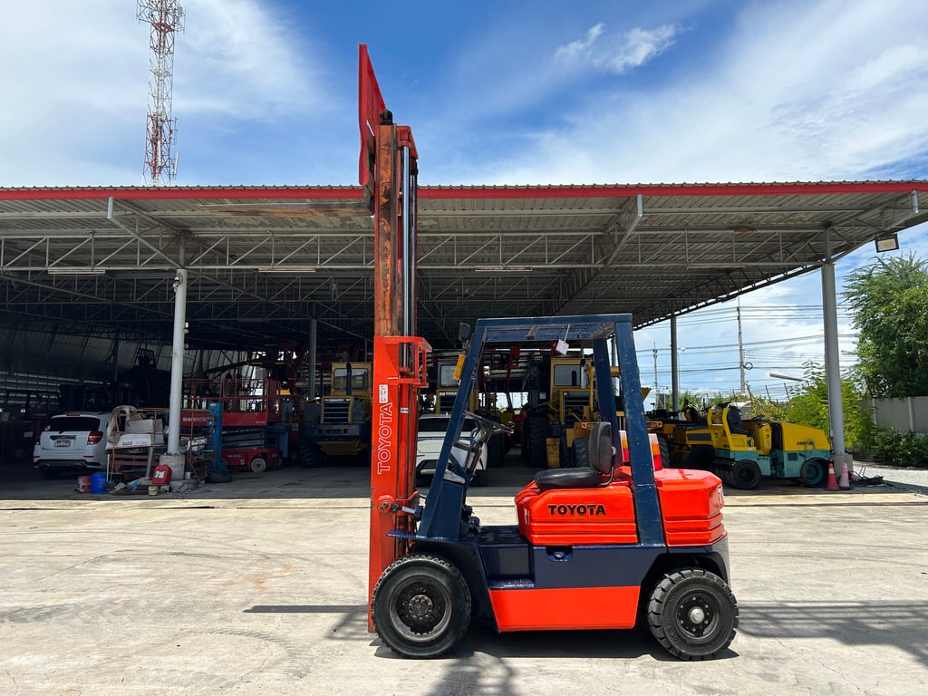 รถฟอร์คลิฟท์ TOYOTA 5FD25 ยก 2.5 ตัน ยกสูง 3เมตร รถเก่านอกนำเข้า ติดต่อ Line jiraroj2909 รถฟอร์คลิฟท์ TOYOTA 5FD25 ยก 2.5 ตัน ยกสูง 3เมตร รถเก่านอกนำเข้า ติดต่อ Line jiraroj2909