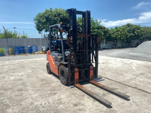 รถฟอร์คลิฟท์ TOYOTA 02-8FG20 ยก 2ตัน  ยกสูง 5.5เมตร ใช้แก๊ส LPG ติดต่อ   Line  jiraroj2909