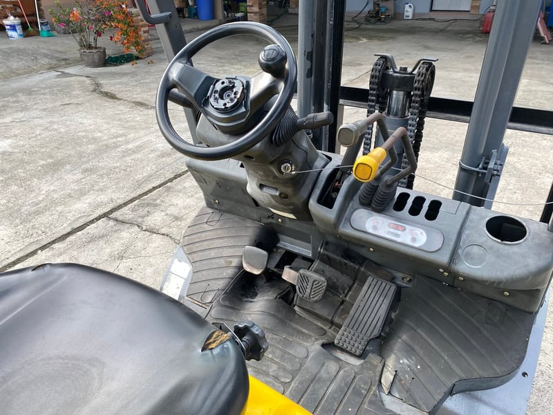 รถฟอร์คลิฟท์ TCM  FD25T3C ขนาด 2.5 ตัน ยกสูง 3 เมตร รถเก่านอกนำเข้า ติดต่อ Line jiraroj2909