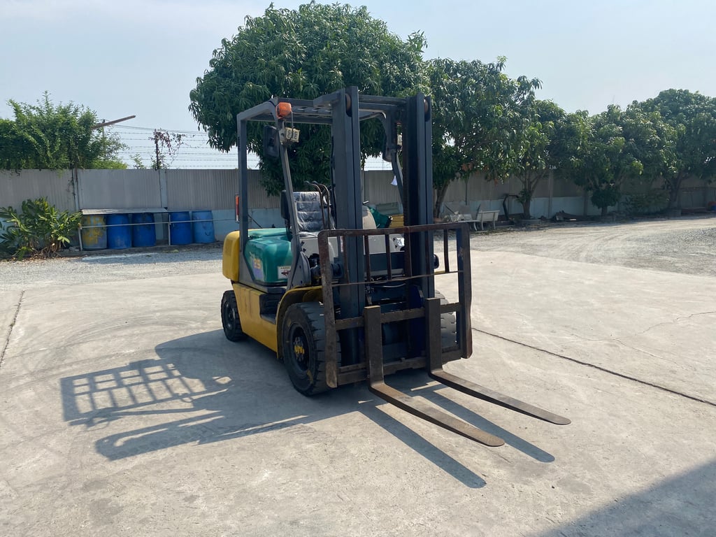 รถฟอร์คลิฟท์ KOMATSU FD25T-14 ยก 2.5ตัน เสาสูง 3 เมตร รถเก่านอก ติดต่อ Line jiraroj2909 รถฟอร์คลิฟท์ KOMATSU FD25T-14 ยก 2.5ตัน เสาสูง 3 เมตร รถเก่านอก ติดต่อ Line jiraroj2909