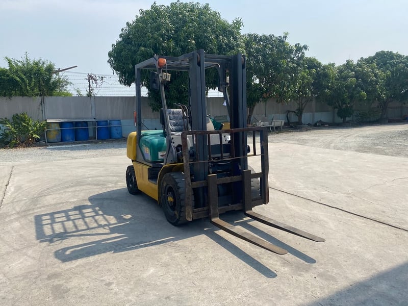 รถฟอร์คลิฟท์ KOMATSU FD25T-14 ยก 2.5ตัน เสาสูง 3 เมตร รถเก่านอก ติดต่อ Line jiraroj2909 รถฟอร์คลิฟท์ KOMATSU FD25T-14 ยก 2.5ตัน เสาสูง 3 เมตร รถเก่านอก ติดต่อ Line jiraroj2909