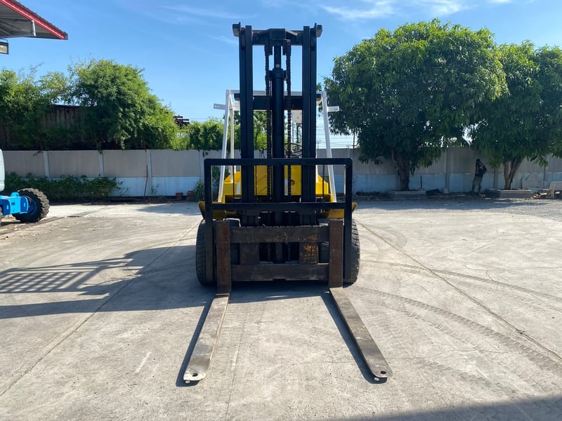 รถฟอร์คลิฟท์ TCM   FD60Z4 ยก 6 ตัน เสาสูง 4 ม. เกียร์ธรรมดา ติดต่อ Line jiraroj2909