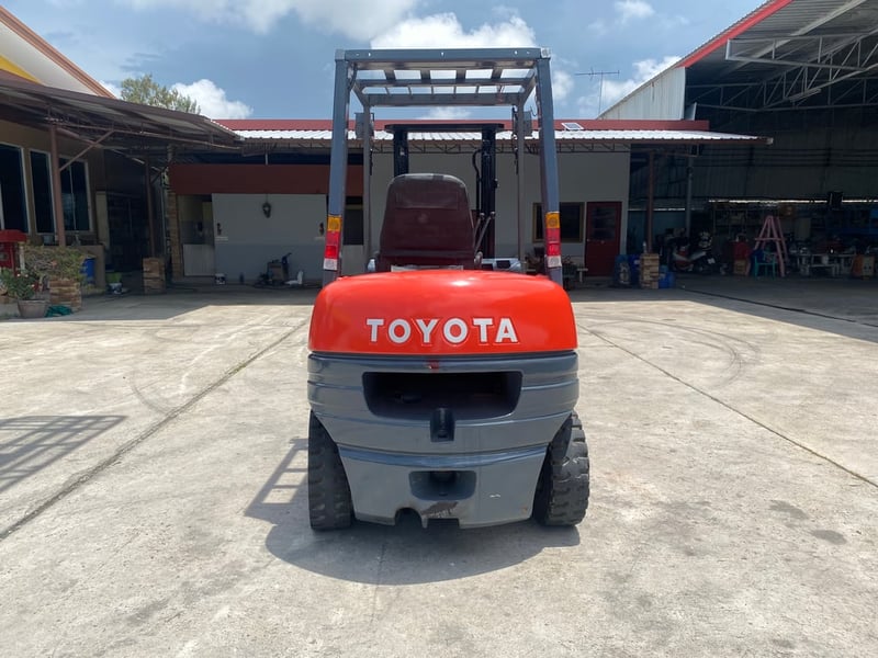 รถฟอร์คลิฟท์  TOYOTA  6FD25  ยก 2.5 ตัน เสาสูง 3เมตร  เกียร์ออโต้  รถเก่านอก ติดต่อ Line jiraroj2909