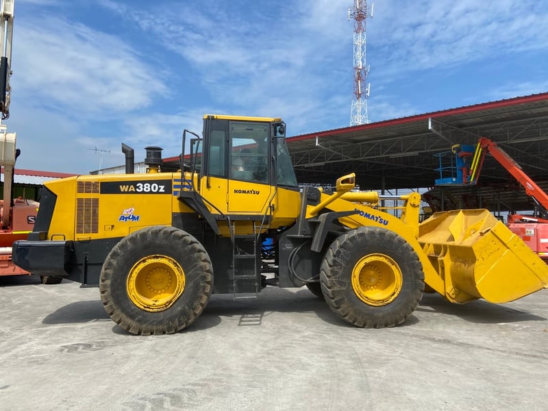 รถตักล้อยาง KOMATSU WA380-6 บุ้งกี๋ 3.4 คิว รถเก่านอกนำเข้า ติดต่อ Line jiraroj2909 รถตักล้อยาง KOMATSU WA380-6 บุ้งกี๋ 3.4 คิว รถเก่านอกนำเข้า ติดต่อ Line jiraroj2909