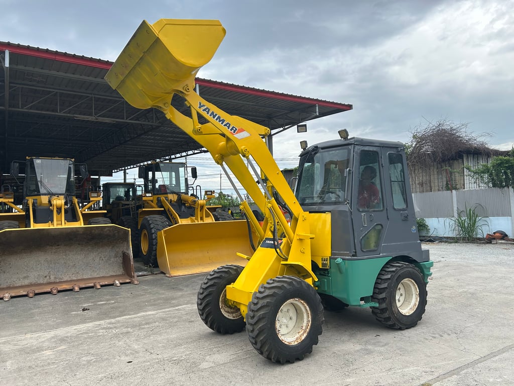 รถตักล้อยาง YANMAR V3-2 บุ้งกี๋ 0.4 คิว รถเก่านอกนำเข้า ติดต่อ Line jiraroj2909 รถตักล้อยาง YANMAR V3-2 บุ้งกี๋ 0.4 คิว รถเก่านอกนำเข้า ติดต่อ Line jiraroj2909