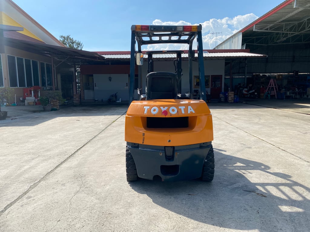 รถฟอร์คลิฟท์ TOYOTA 7FD25 ยก 2.5 ตัน เสาสูง 3 เมตร รถเก่านอก ติดต่อ Line jiraroj2909 รถฟอร์คลิฟท์ TOYOTA 7FD25 ยก 2.5 ตัน เสาสูง 3 เมตร รถเก่านอก ติดต่อ Line jiraroj2909