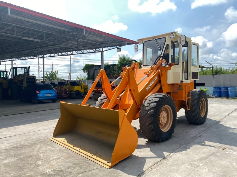 รถตักล้อยาง KOBELCO LK300 บุ้งกี๋ 1.5 คิว รถเก่านอกนำเข้า ติดต่อ Line jiraroj2909 รถตักล้อยาง KOBELCO LK300 บุ้งกี๋ 1.5 คิว รถเก่านอกนำเข้า ติดต่อ Line jiraroj2909