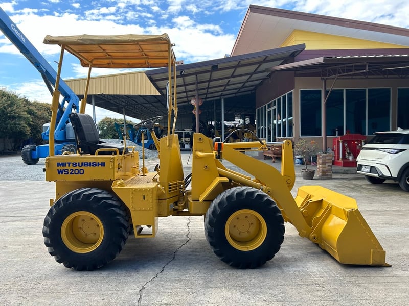 รถตักล้อยาง MITSUBISHI WS200 บุ้งกี๋ 0.3 คิว  รถเก่านอกนำเข้า ติดต่อ Line jiraroj2909