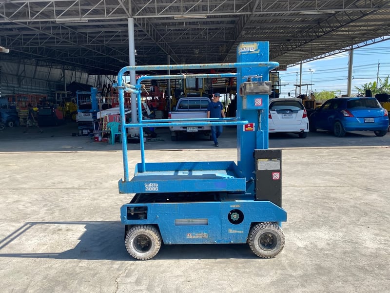 รถกระเช้าไฟฟ้าเสาเดี่ยว 4ล้อ AICHI SV03A  ความสูง2.7เมตร รถเก่านอก ติดต่อ Line jiraroj2909