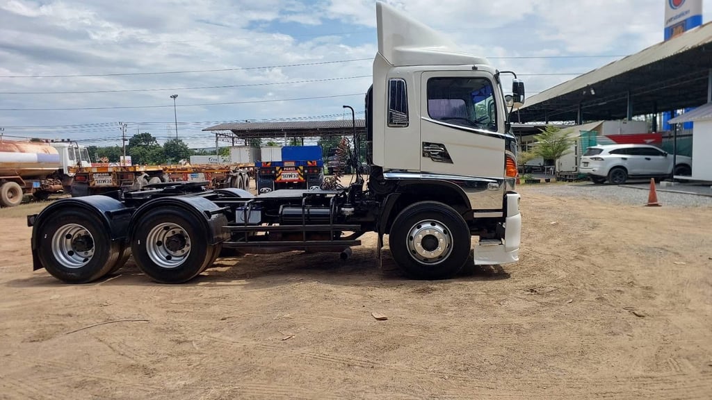 HINO FM 320แรงม้า รถบรรทุก 10ล้อ หัวลาก เฉพาะหัว ปี2007 เลขไมล์น้อยกว่า 800,000 กม. HINO FM 320แรงม้า รถบรรทุก 10ล้อ หัวลาก เฉพาะหัว ปี2007 เลขไมล์น้อยกว่า 800,000 กม.