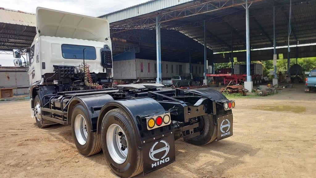 HINO FM 320แรงม้า รถบรรทุก 10ล้อ หัวลาก เฉพาะหัว ปี2007 เลขไมล์น้อยกว่า 800,000 กม. HINO FM 320แรงม้า รถบรรทุก 10ล้อ หัวลาก เฉพาะหัว ปี2007 เลขไมล์น้อยกว่า 800,000 กม.