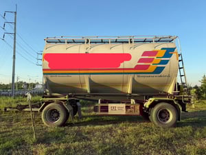 "ลดราคา" สิบล้อพ่วงแม่ลูก บรรทุกอาหารสัตว์ (โทร: 081-7197990)